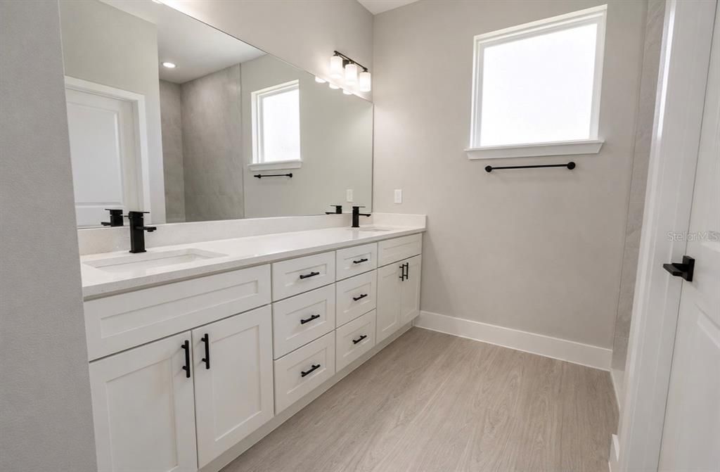 For Sale: $310,000 (4 beds, 2 baths, 1736 Square Feet)