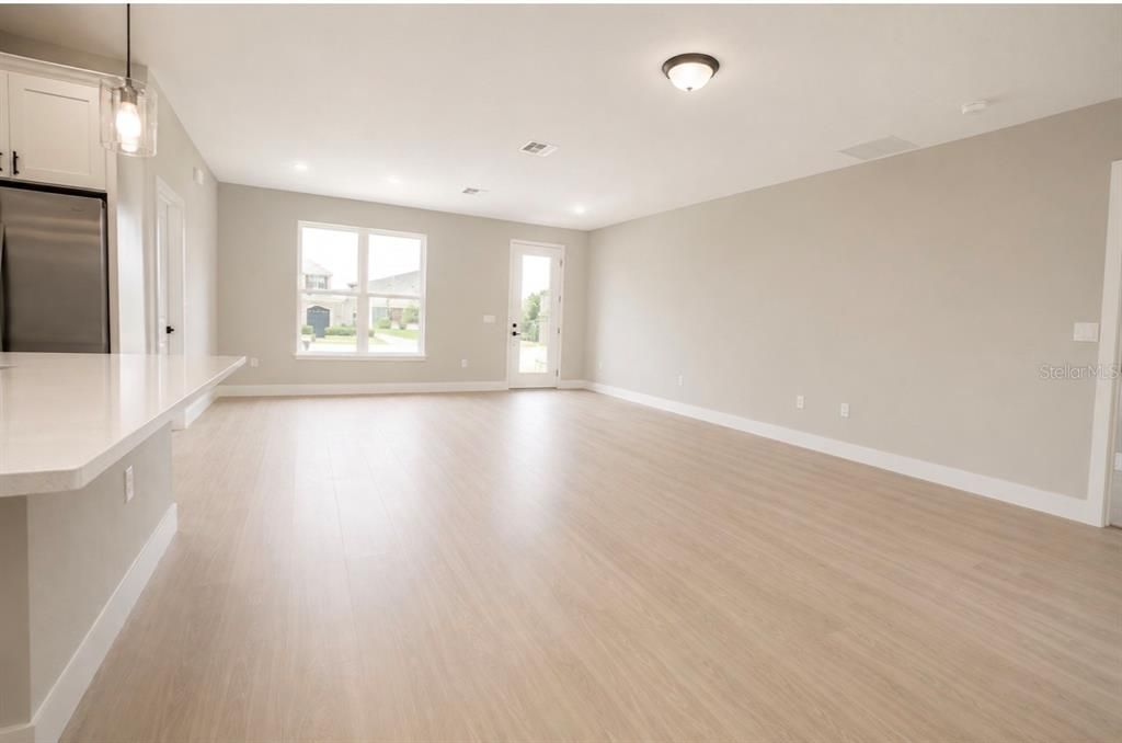 For Sale: $310,000 (4 beds, 2 baths, 1736 Square Feet)