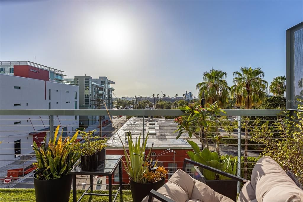 For Sale: $499,000 (1 beds, 2 baths, 1047 Square Feet)