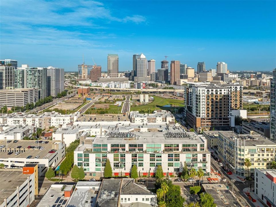For Sale: $499,000 (1 beds, 2 baths, 1047 Square Feet)