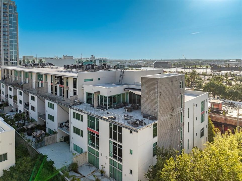 For Sale: $499,000 (1 beds, 2 baths, 1047 Square Feet)