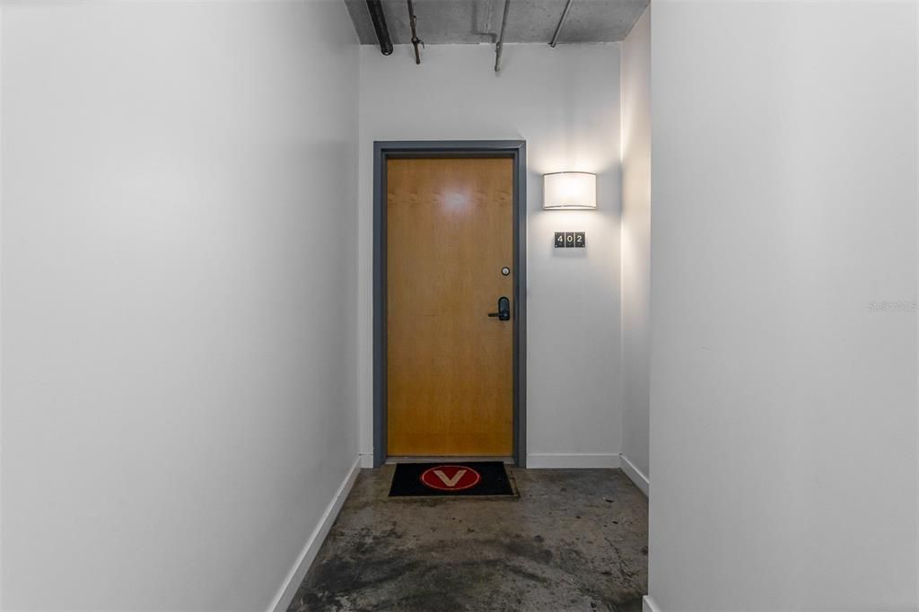 For Sale: $499,000 (1 beds, 2 baths, 1047 Square Feet)