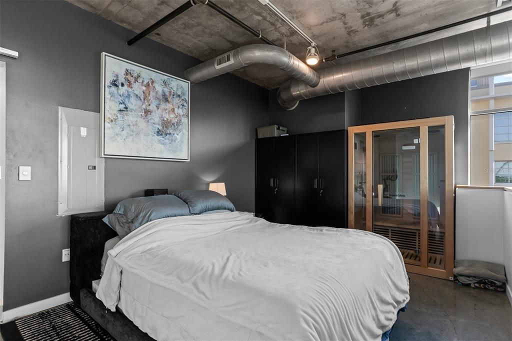 For Sale: $499,000 (1 beds, 2 baths, 1047 Square Feet)