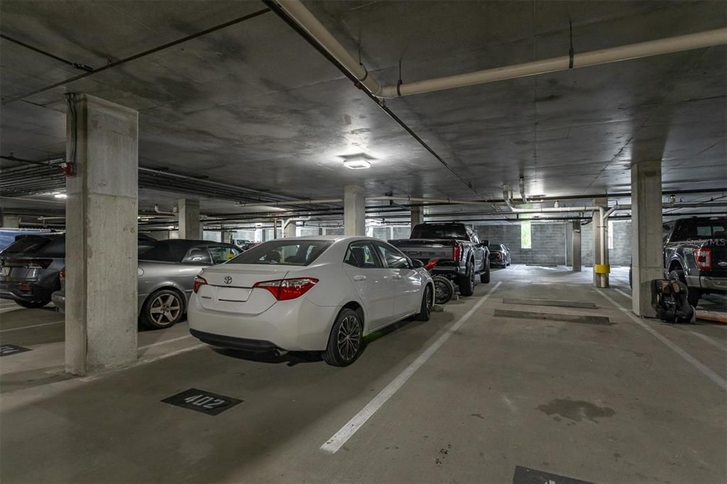 For Sale: $499,000 (1 beds, 2 baths, 1047 Square Feet)