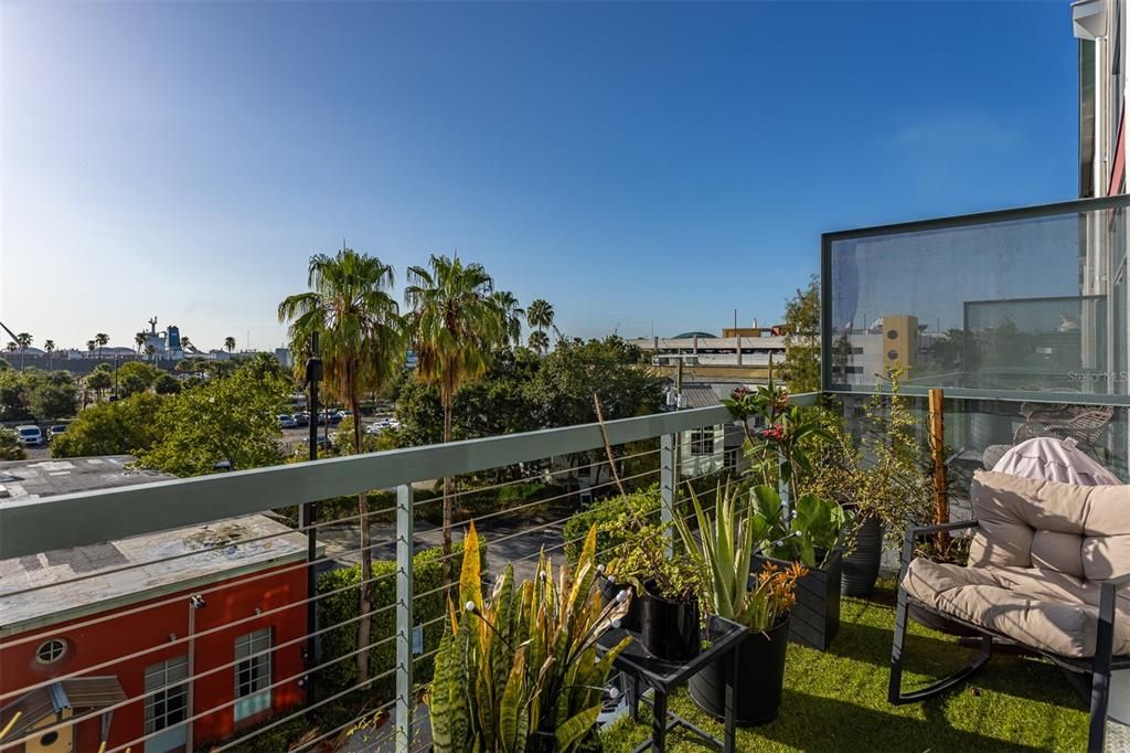 For Sale: $499,000 (1 beds, 2 baths, 1047 Square Feet)