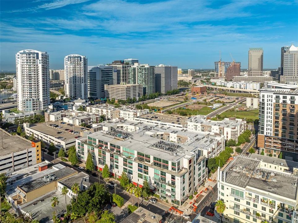 For Sale: $499,000 (1 beds, 2 baths, 1047 Square Feet)