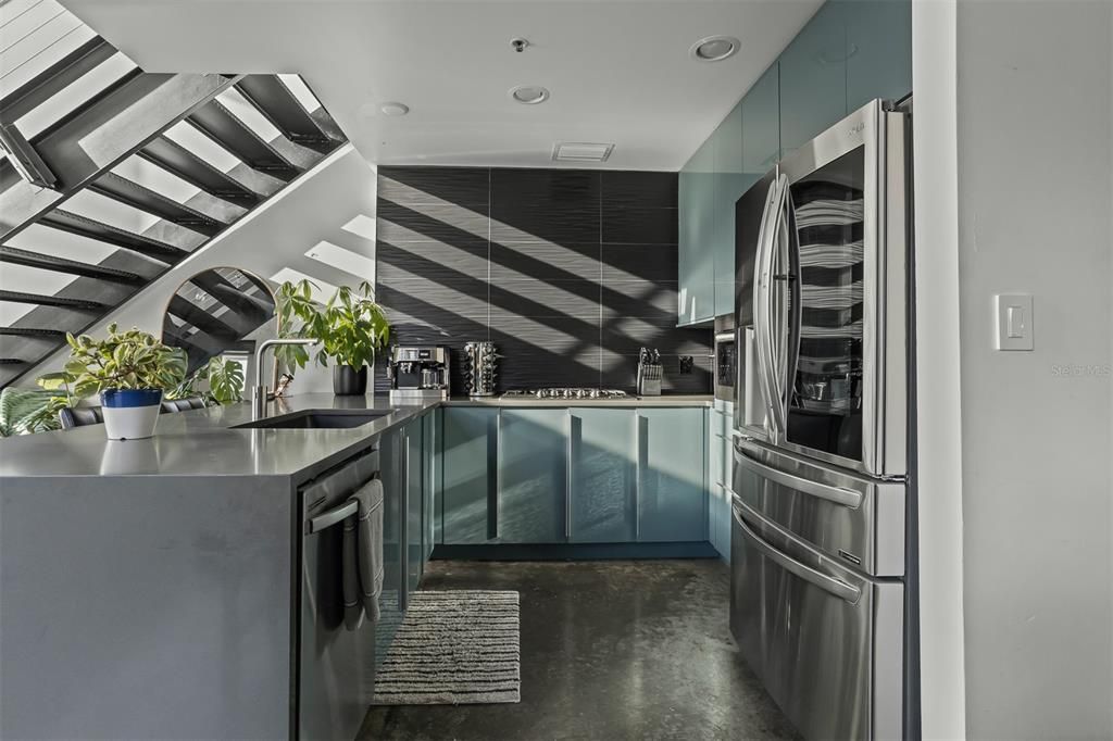 For Sale: $499,000 (1 beds, 2 baths, 1047 Square Feet)