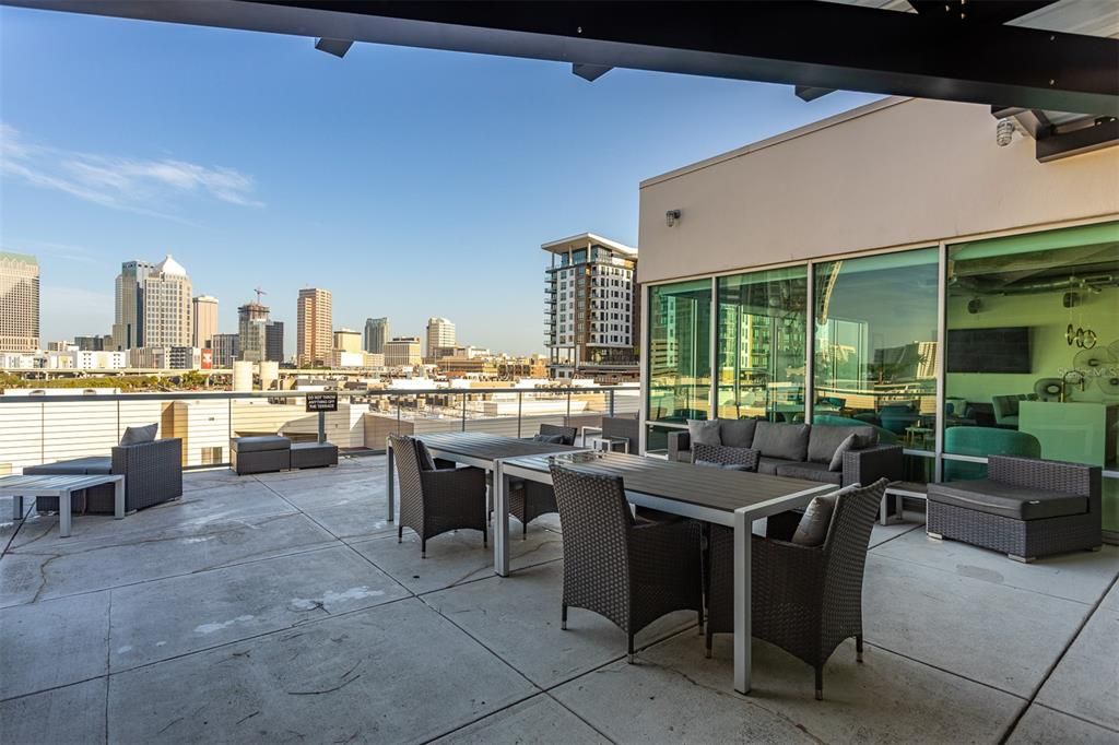 For Sale: $499,000 (1 beds, 2 baths, 1047 Square Feet)