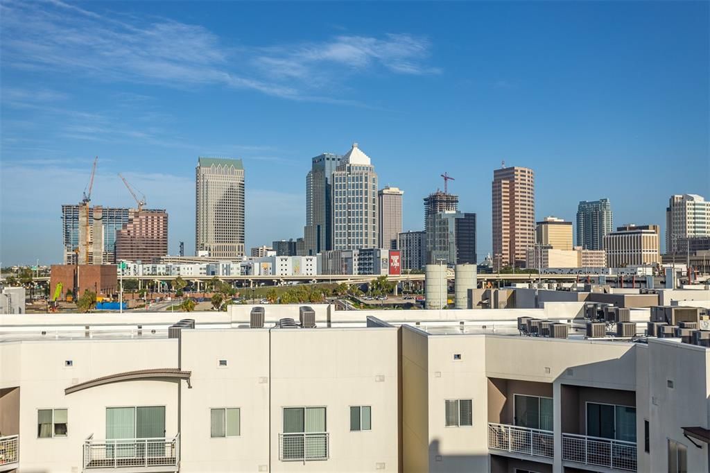 For Sale: $499,000 (1 beds, 2 baths, 1047 Square Feet)
