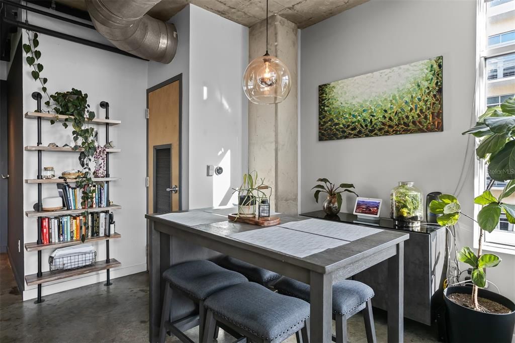 For Sale: $499,000 (1 beds, 2 baths, 1047 Square Feet)