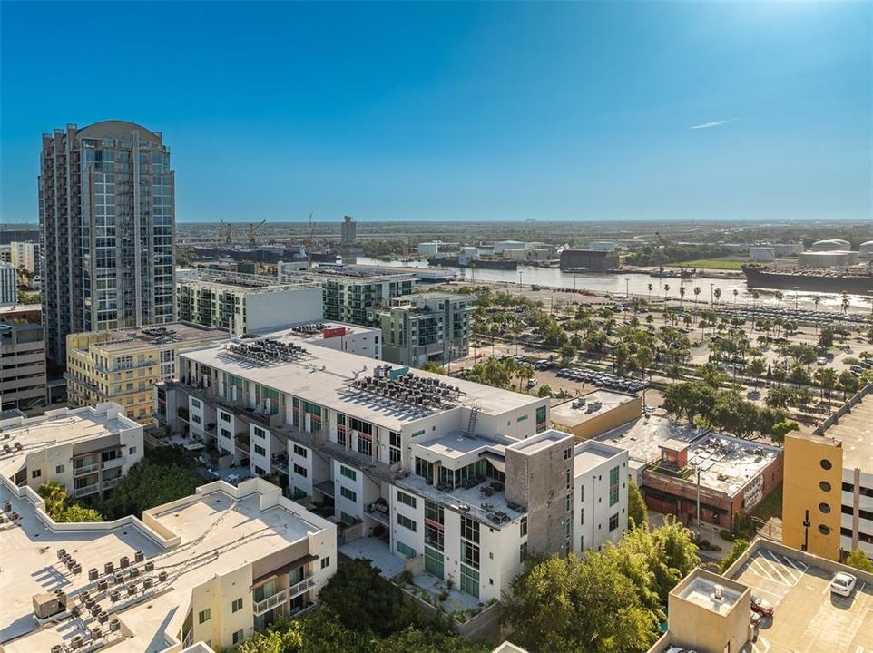 For Sale: $499,000 (1 beds, 2 baths, 1047 Square Feet)