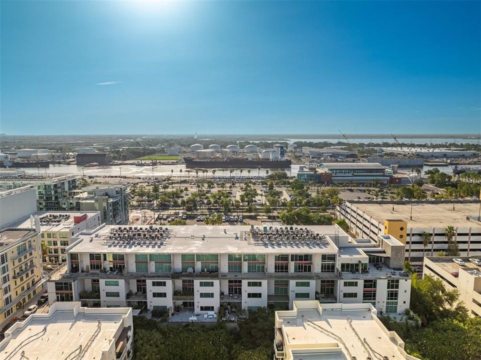 For Sale: $499,000 (1 beds, 2 baths, 1047 Square Feet)