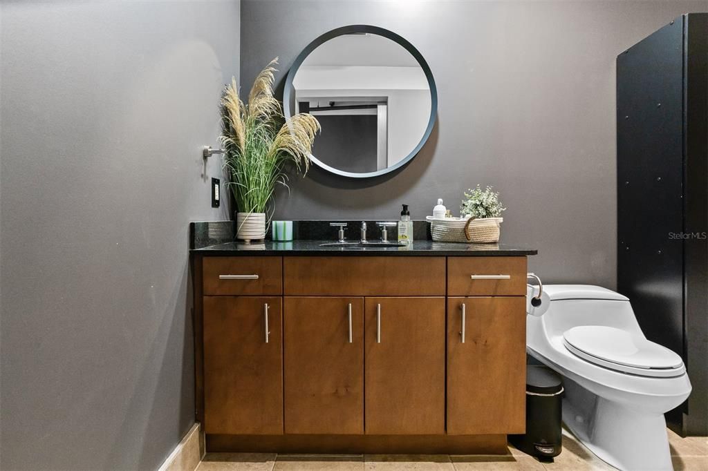For Sale: $499,000 (1 beds, 2 baths, 1047 Square Feet)