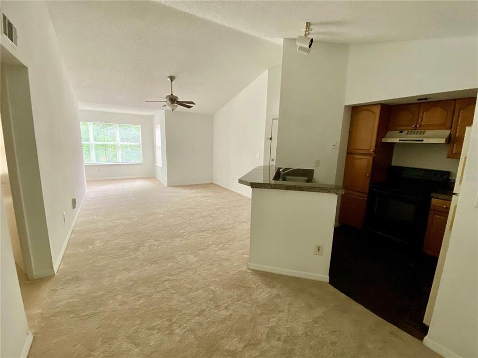 В аренду: $1,175 (1 спален, 1 ванн, 735 Квадратных фут)