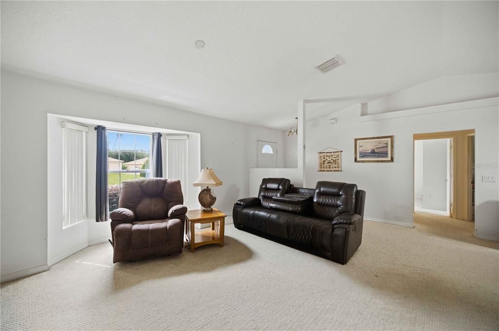 For Sale: $191,000 (3 beds, 2 baths, 1419 Square Feet)