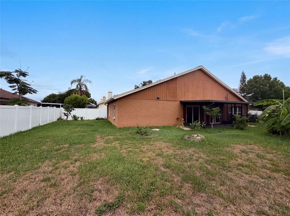For Sale: $360,000 (4 beds, 2 baths, 1352 Square Feet)