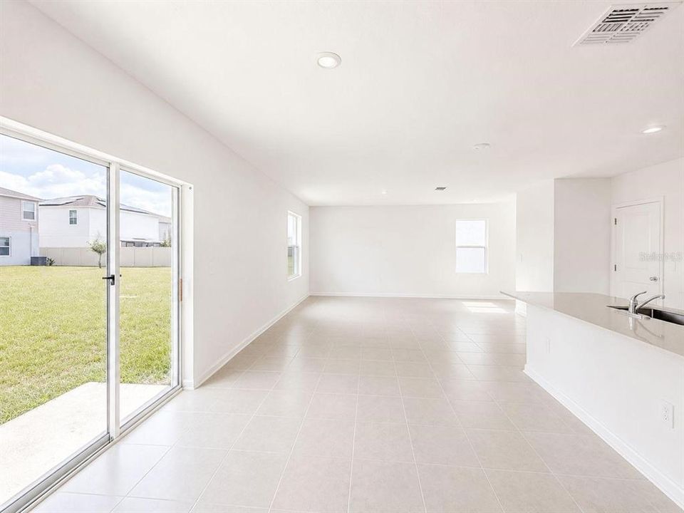 For Rent: $2,200 (4 beds, 2 baths, 1874 Square Feet)
