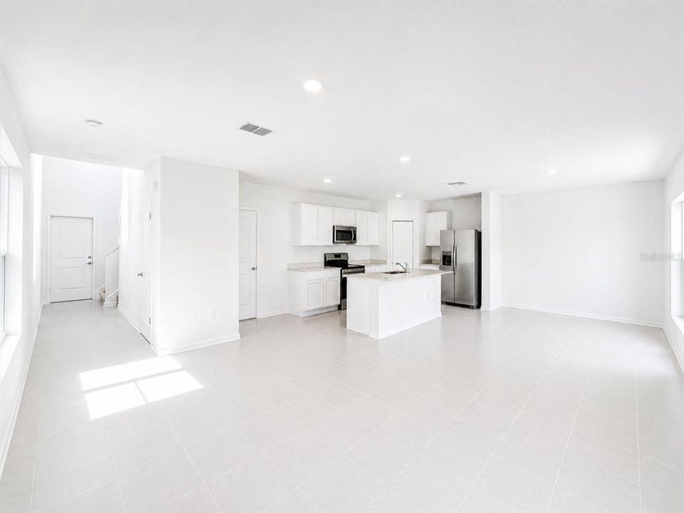 For Rent: $2,200 (4 beds, 2 baths, 1874 Square Feet)