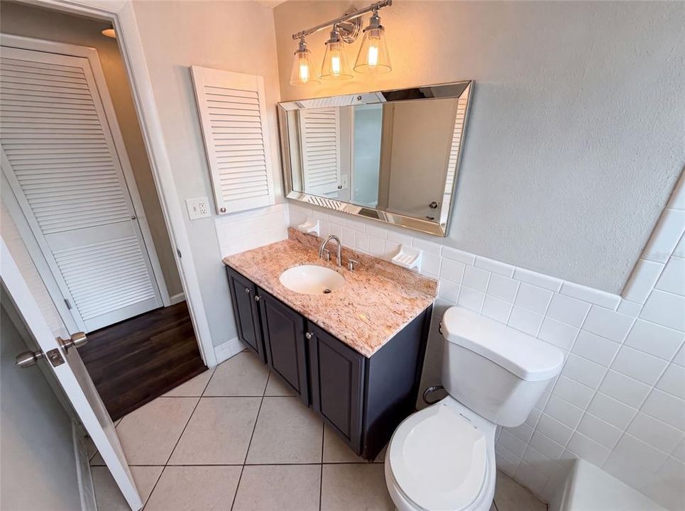 For Sale: $215,000 (2 beds, 2 baths, 1051 Square Feet)