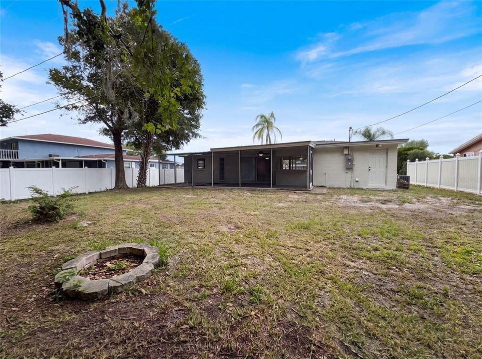 For Sale: $215,000 (2 beds, 2 baths, 1051 Square Feet)