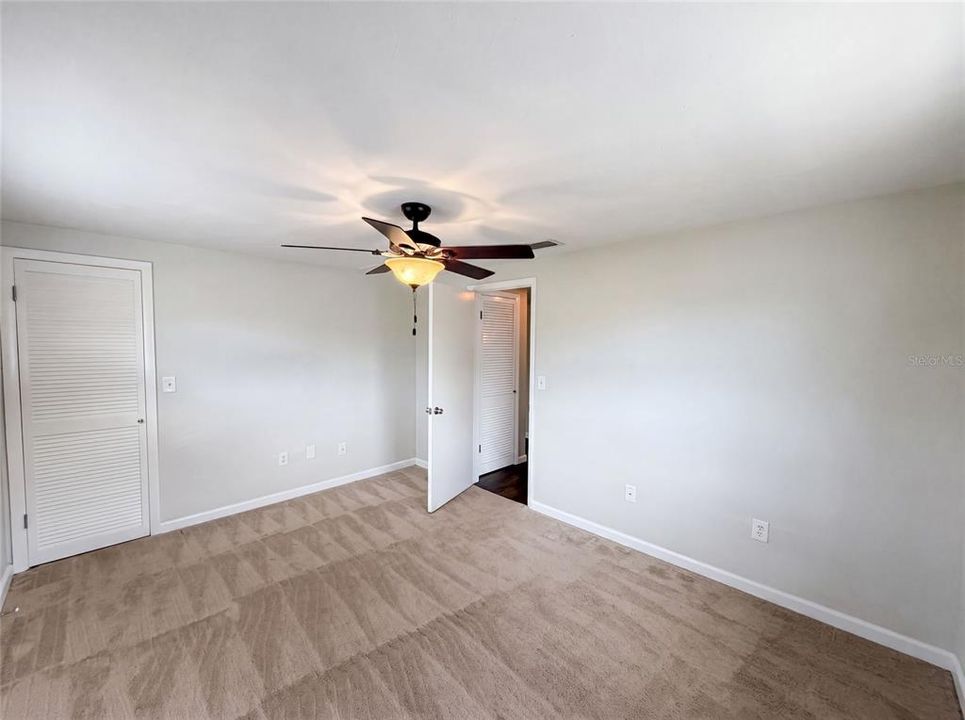 For Sale: $215,000 (2 beds, 2 baths, 1051 Square Feet)