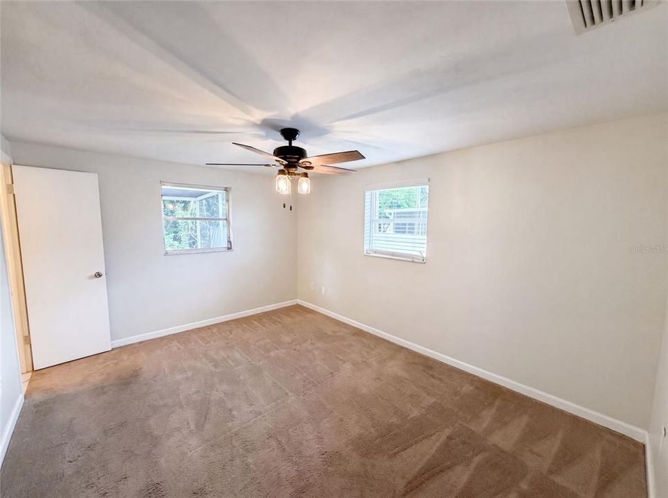 For Sale: $215,000 (2 beds, 2 baths, 1051 Square Feet)