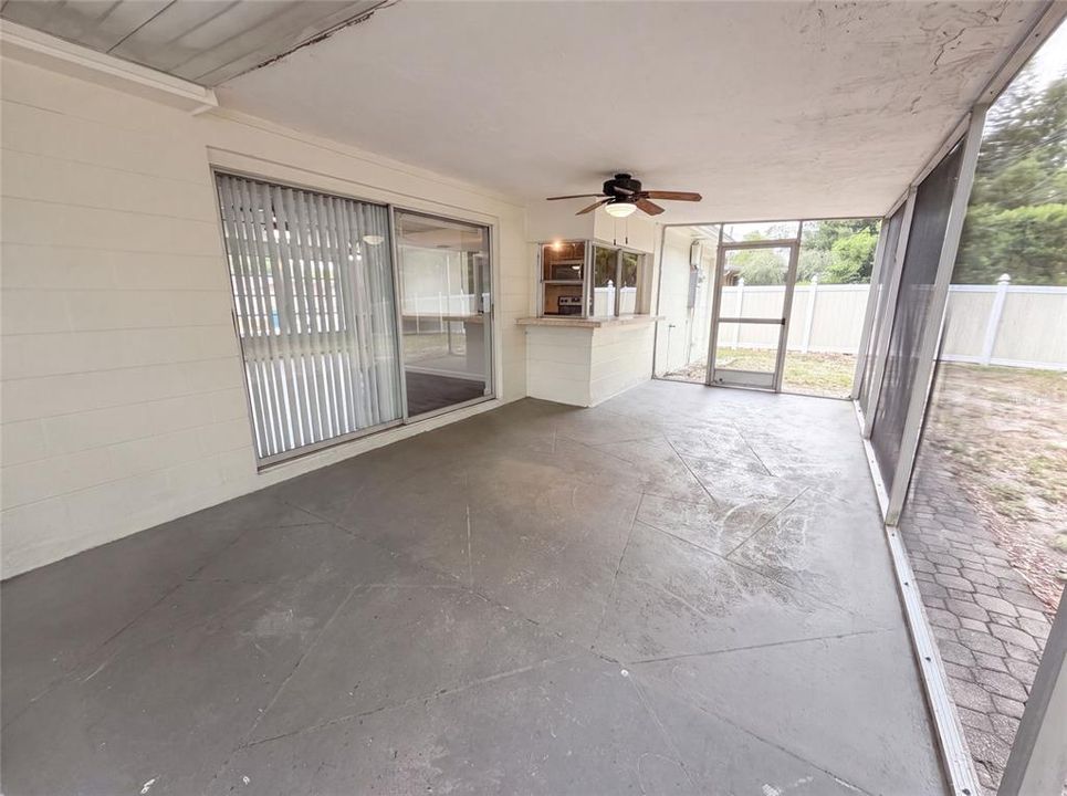 For Sale: $215,000 (2 beds, 2 baths, 1051 Square Feet)