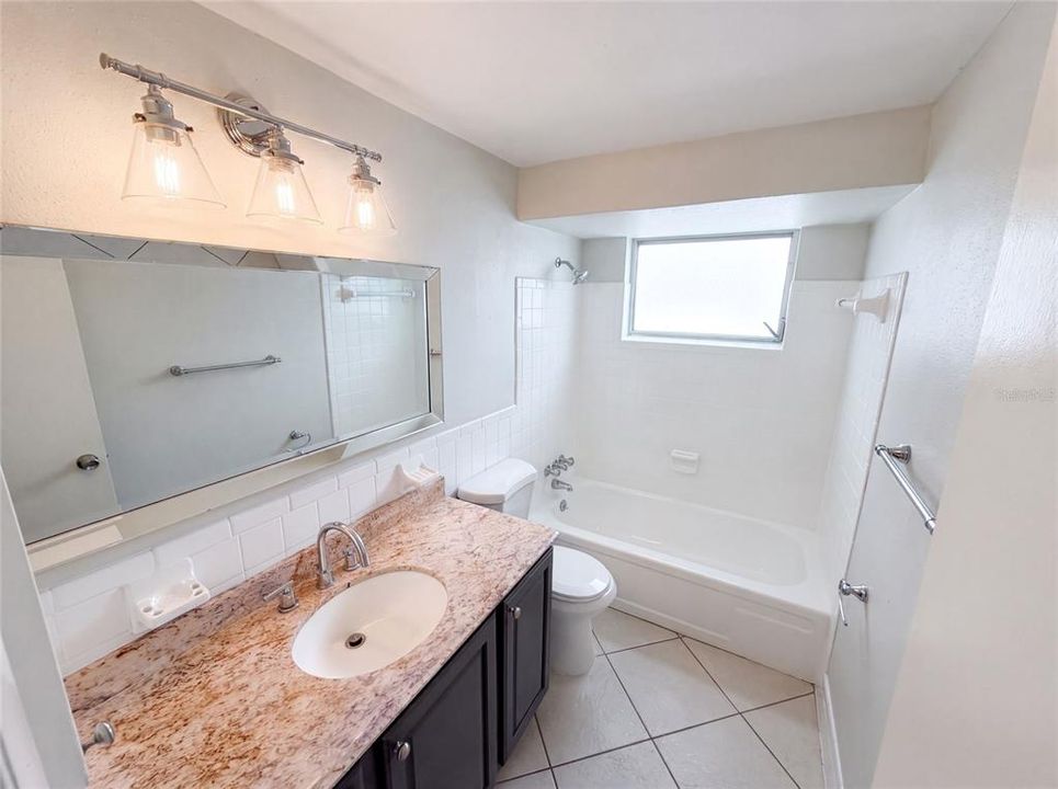 For Sale: $215,000 (2 beds, 2 baths, 1051 Square Feet)