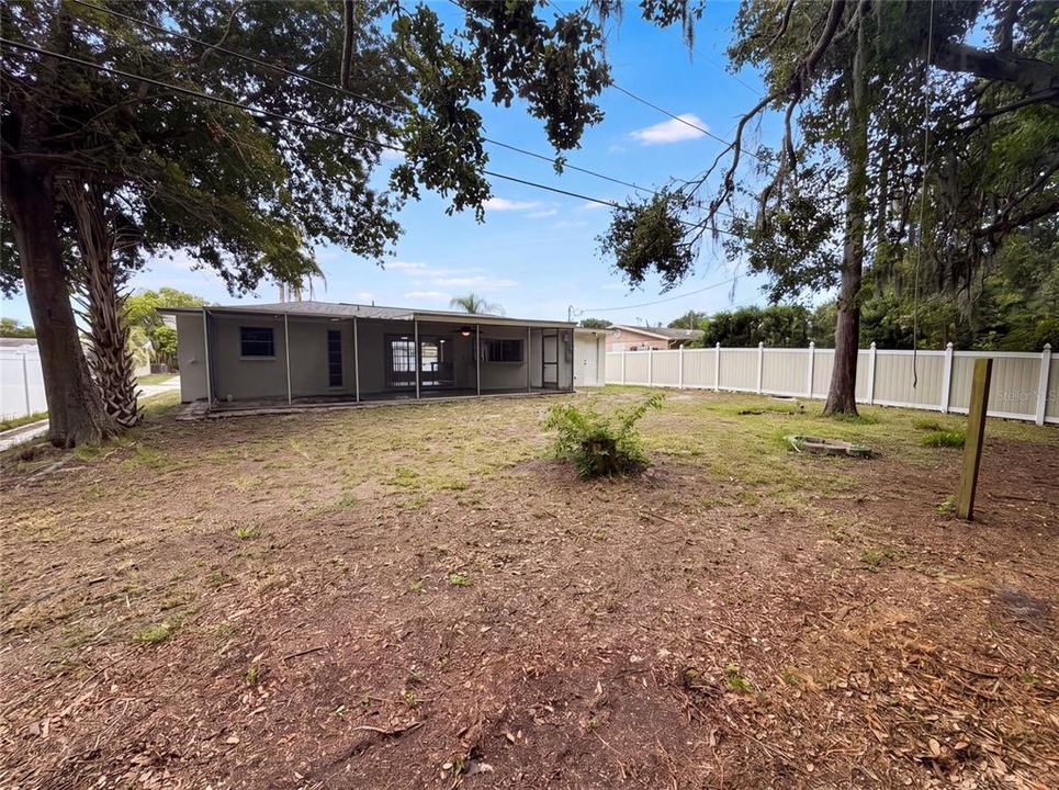 For Sale: $215,000 (2 beds, 2 baths, 1051 Square Feet)