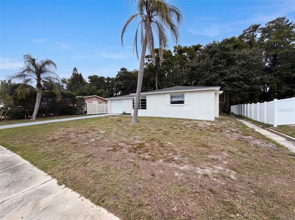 For Sale: $215,000 (2 beds, 2 baths, 1051 Square Feet)
