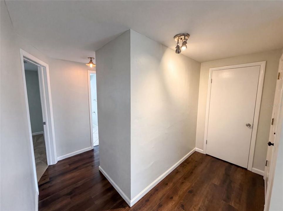 For Sale: $215,000 (2 beds, 2 baths, 1051 Square Feet)