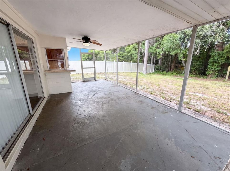 For Sale: $215,000 (2 beds, 2 baths, 1051 Square Feet)