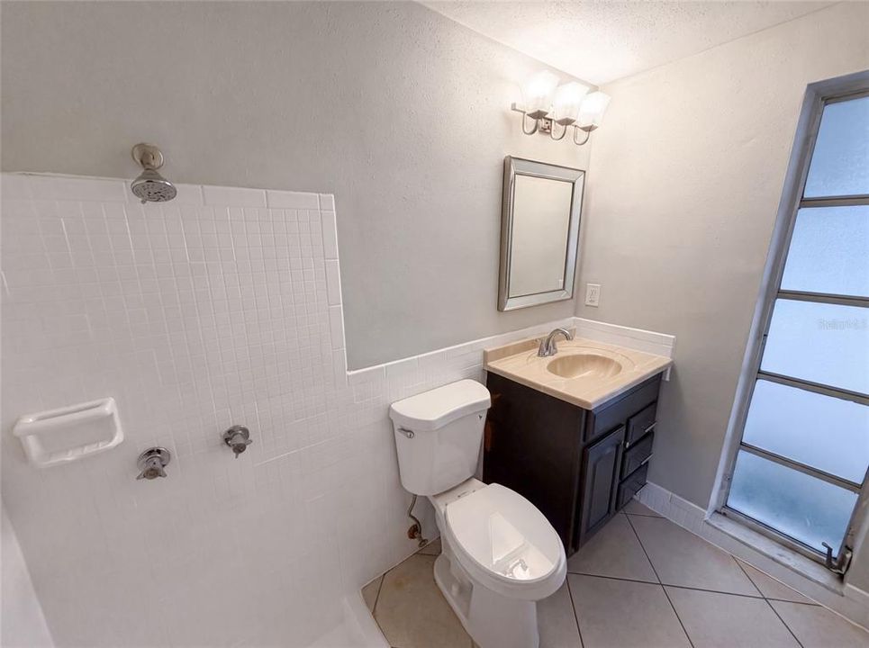 For Sale: $215,000 (2 beds, 2 baths, 1051 Square Feet)