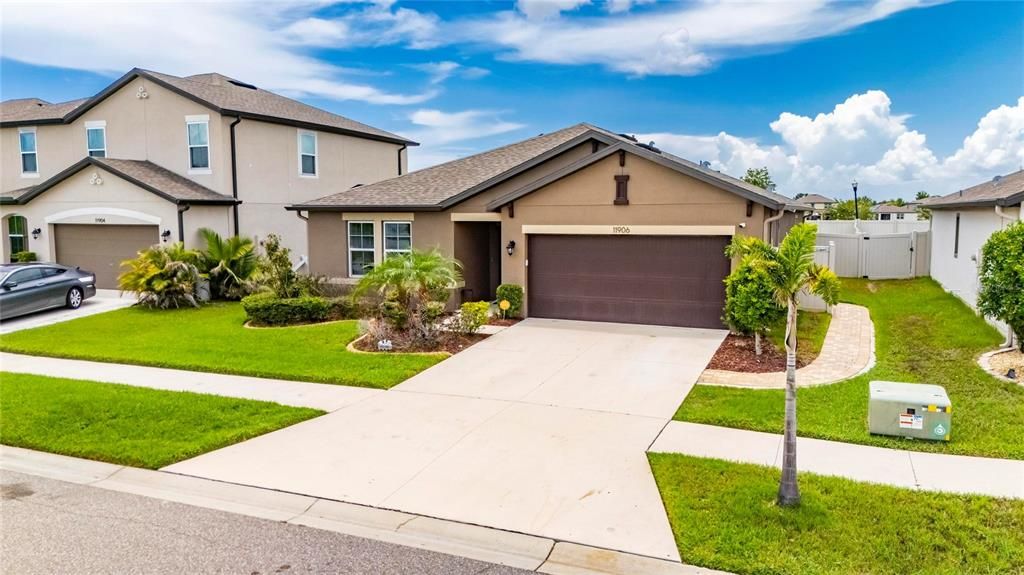 For Sale: $415,000 (3 beds, 2 baths, 1752 Square Feet)