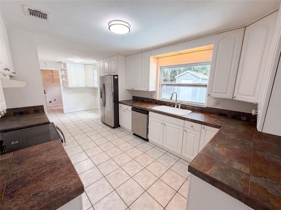 For Sale: $430,000 (3 beds, 2 baths, 1831 Square Feet)