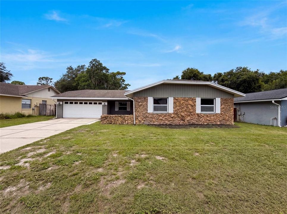 For Sale: $430,000 (3 beds, 2 baths, 1831 Square Feet)