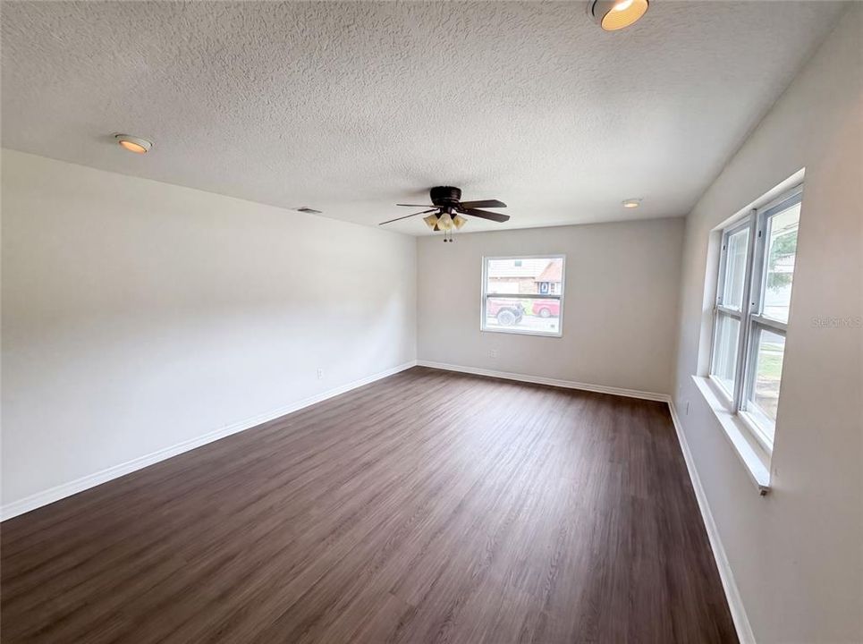 For Sale: $430,000 (3 beds, 2 baths, 1831 Square Feet)