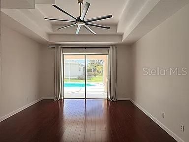 En Venta: $949,000 (4 camas, 2 baños, 2466 Pies cuadrados)