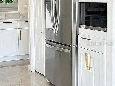 En Venta: $949,000 (4 camas, 2 baños, 2466 Pies cuadrados)