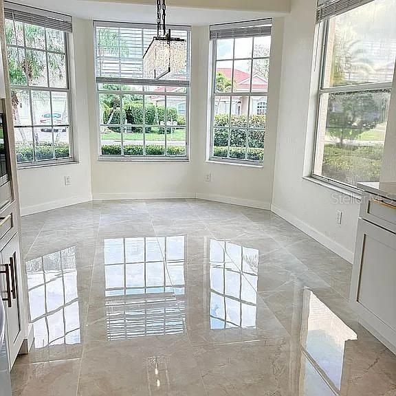 En Venta: $949,000 (4 camas, 2 baños, 2466 Pies cuadrados)