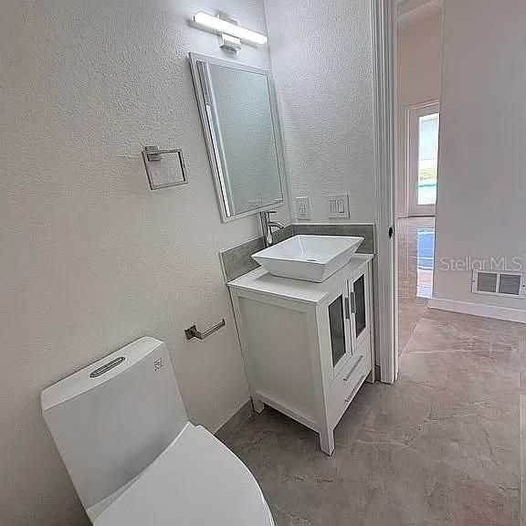En Venta: $949,000 (4 camas, 2 baños, 2466 Pies cuadrados)
