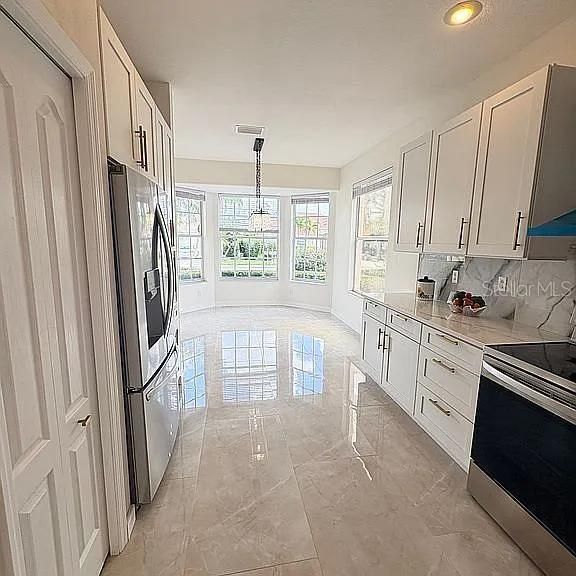 En Venta: $949,000 (4 camas, 2 baños, 2466 Pies cuadrados)