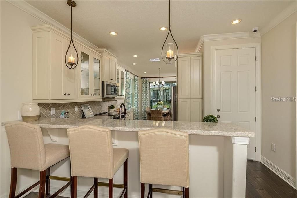 For Rent: $2,600 (3 beds, 2 baths, 1690 Square Feet)
