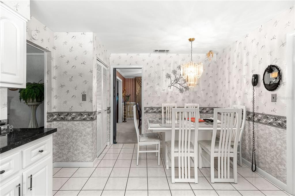 For Sale: $389,900 (3 beds, 2 baths, 2202 Square Feet)
