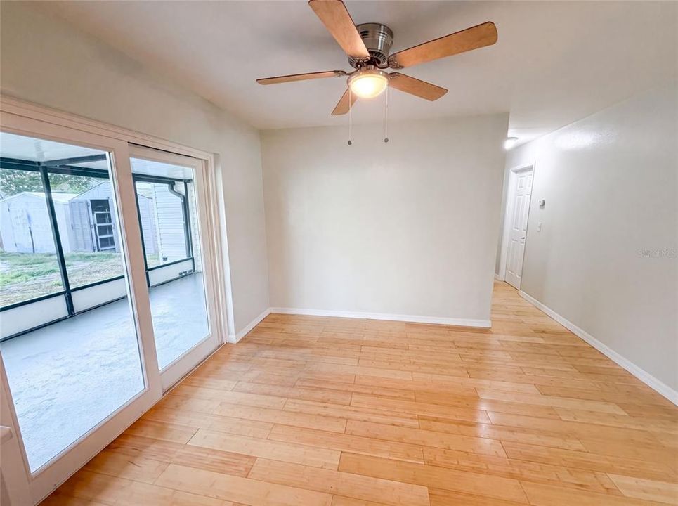 En Venta: $345,000 (3 camas, 2 baños, 997 Pies cuadrados)