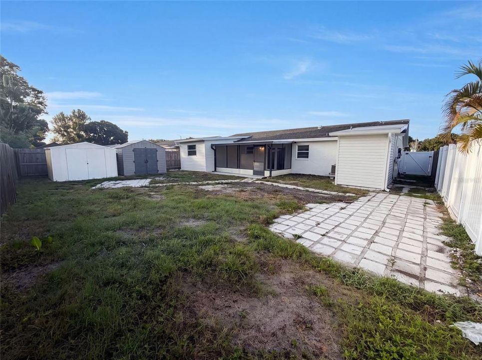 En Venta: $345,000 (3 camas, 2 baños, 997 Pies cuadrados)