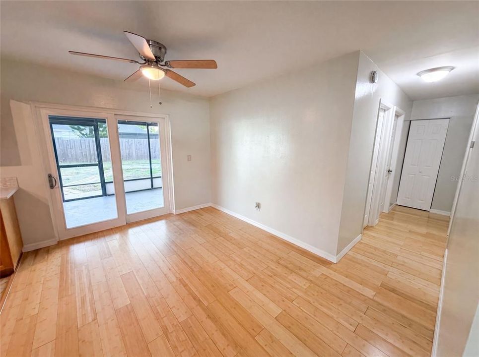 En Venta: $345,000 (3 camas, 2 baños, 997 Pies cuadrados)