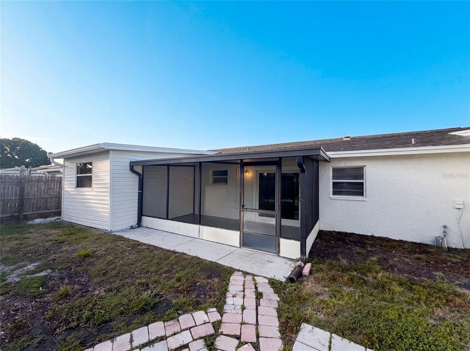 En Venta: $345,000 (3 camas, 2 baños, 997 Pies cuadrados)