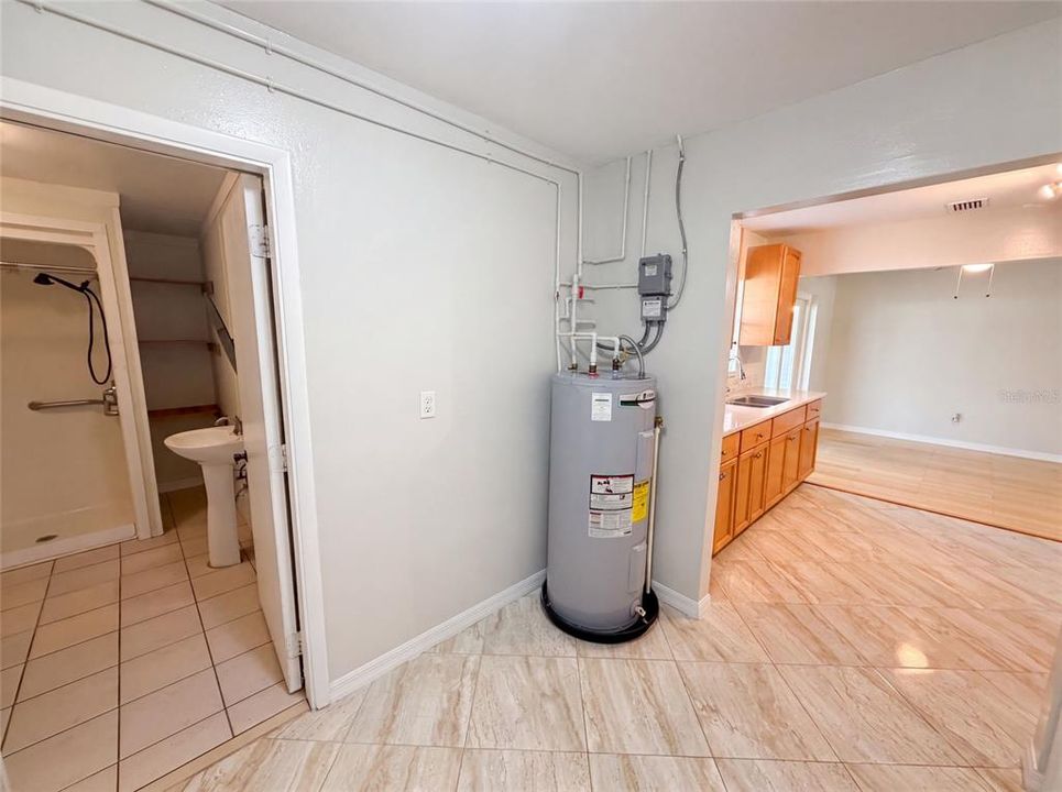En Venta: $345,000 (3 camas, 2 baños, 997 Pies cuadrados)