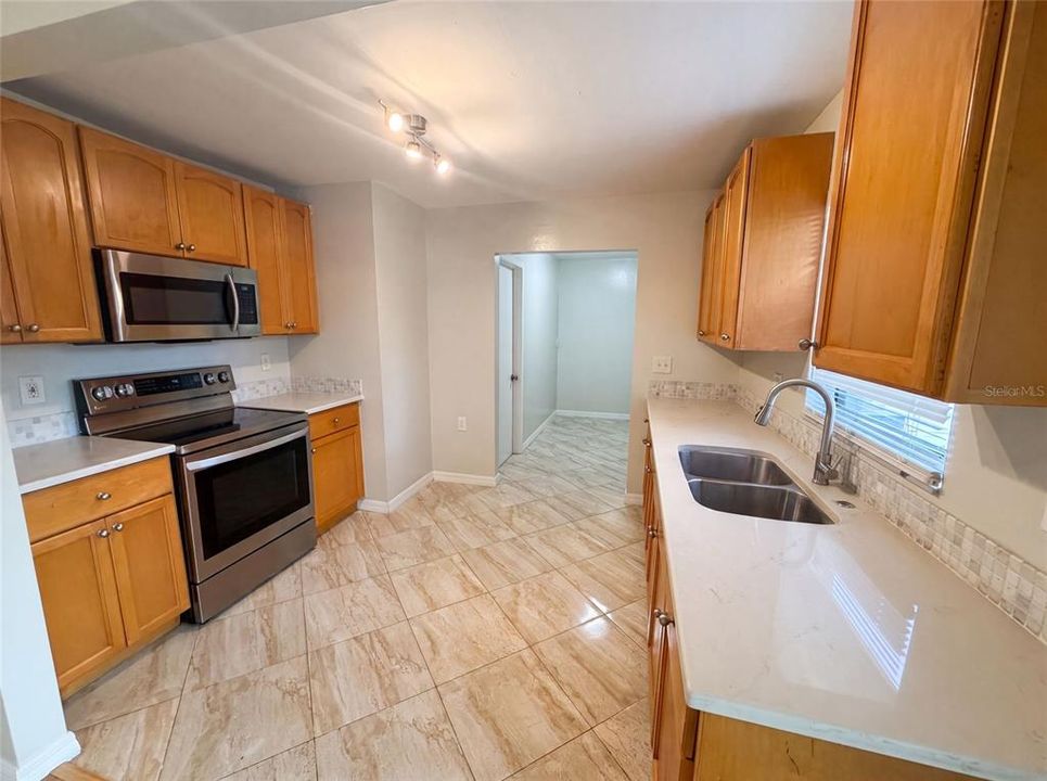 En Venta: $345,000 (3 camas, 2 baños, 997 Pies cuadrados)